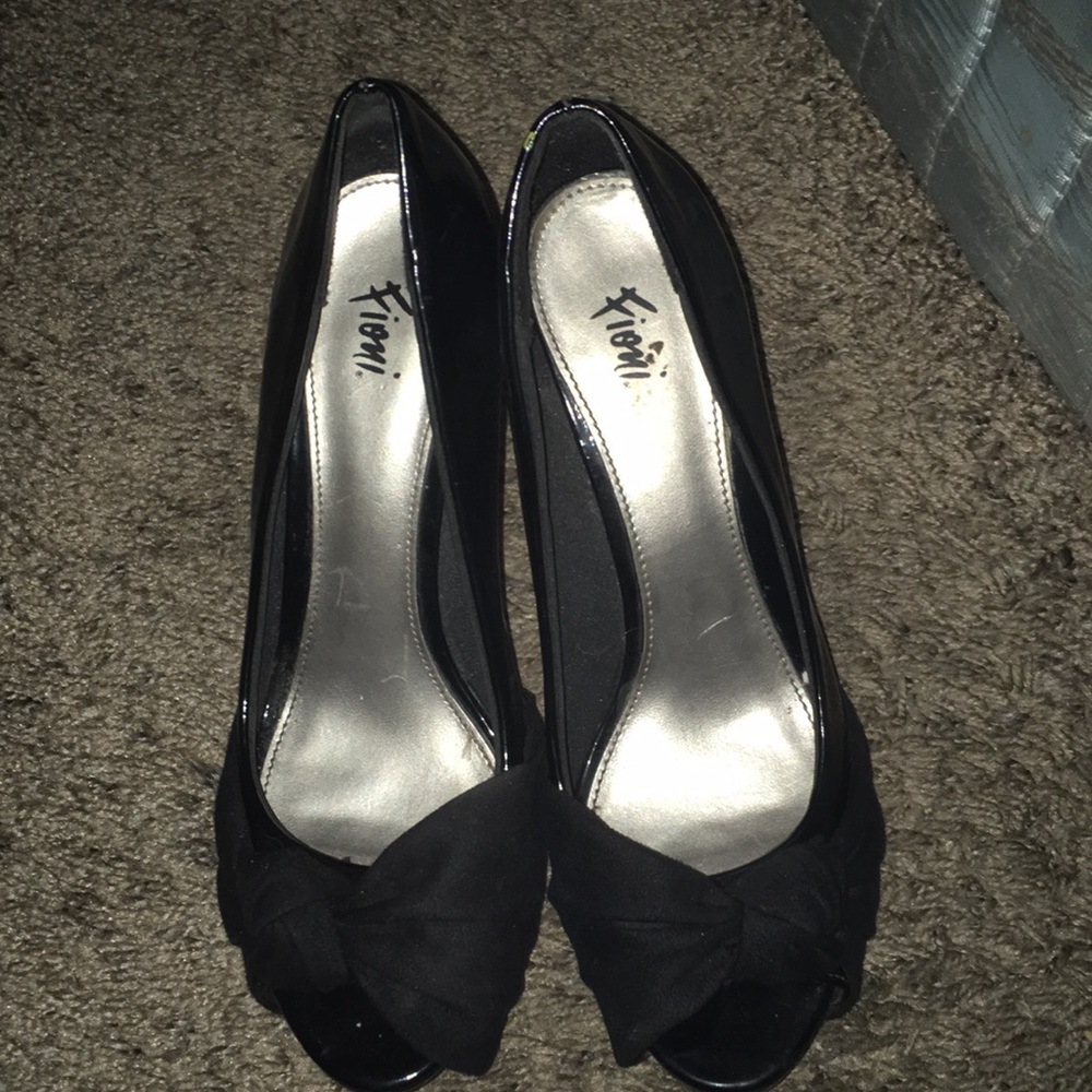 used black heels